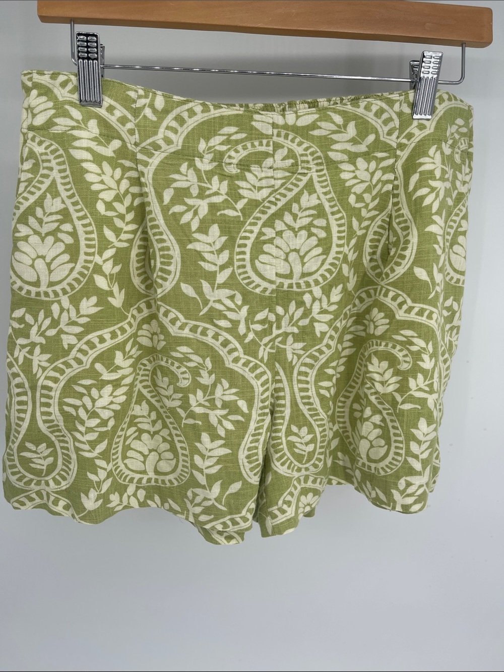 Industry Women’s Magnified Paisley Linen Blend Green/White Shorts Medium
